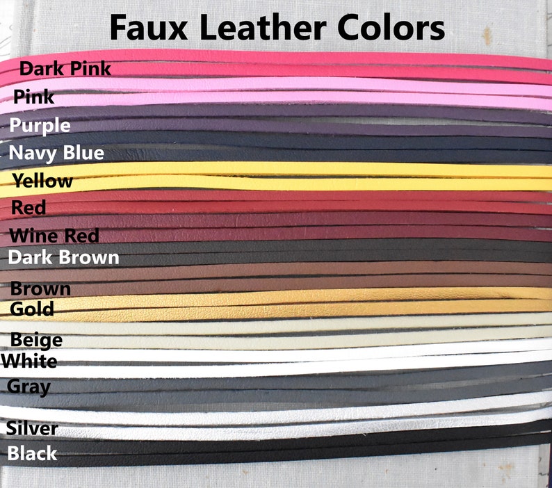 Puede incluir: Una variedad de colores de piel sint&eacute;tica en tiras, incluyendo rosa oscuro, rosa, morado, azul marino, amarillo, rojo, rojo vino, marr&oacute;n oscuro, marr&oacute;n, dorado, beige, blanco, gris, plata y negro.