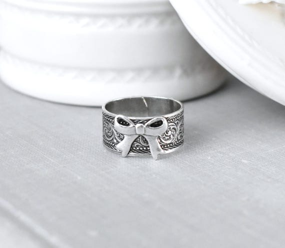Romantic Bow Ring. Coquette Jewelry