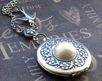 Silver Wreath Locket Necklace- Enchanted Bride - By TheEnchantedLocket