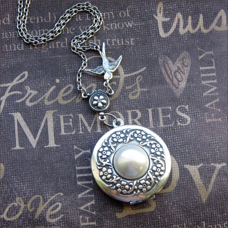 Silver Wreath Locket Necklace Enchanted Bride By TheEnchantedLocket image 3