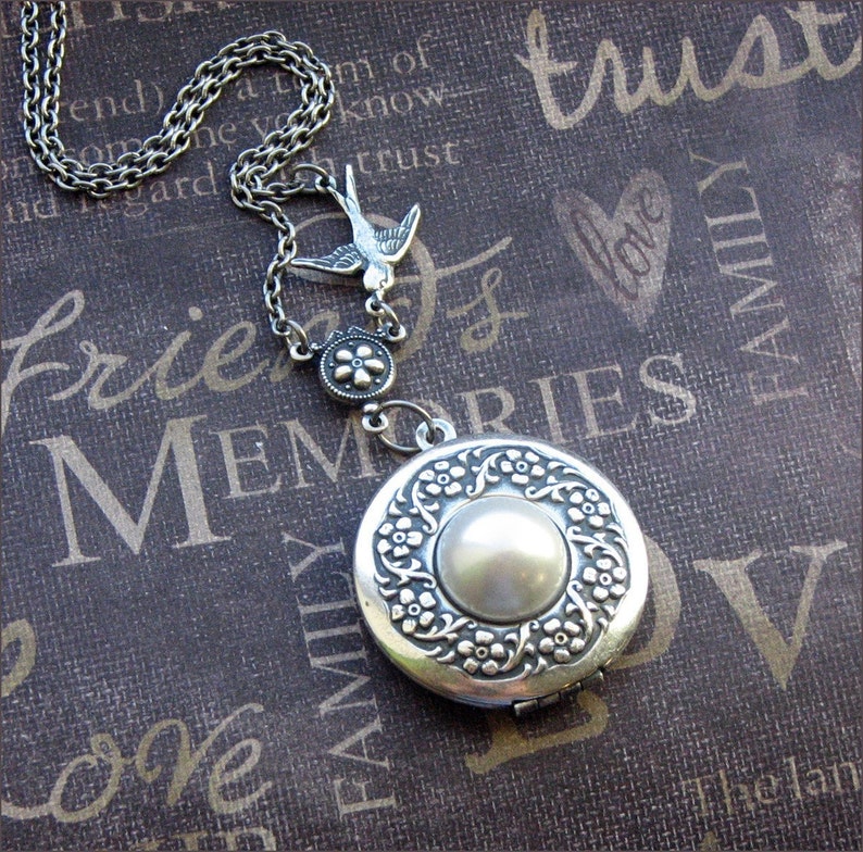 Silver Wreath Locket Necklace Enchanted Bride By TheEnchantedLocket image 2