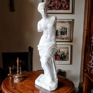 イタリア製 三人のヴィーナス像花台 彫像 ロマンチックな女神像