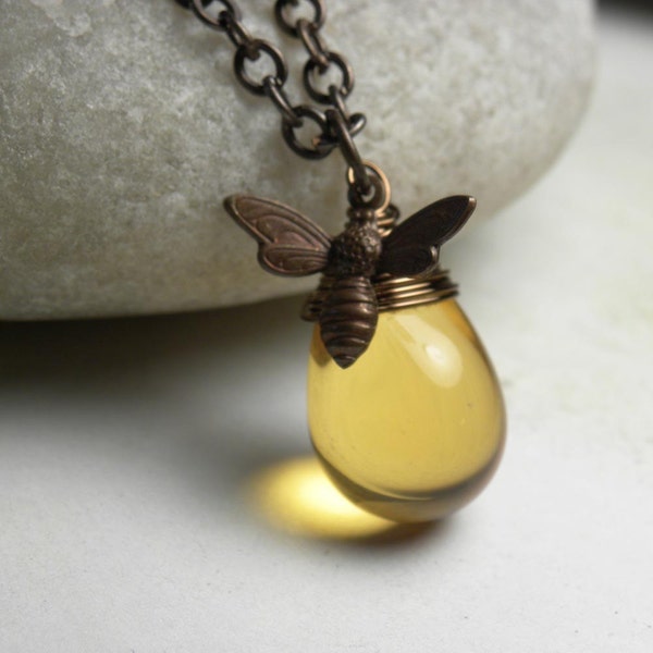 Honey Bee Necklace, Bumble Bee Charm Necklace, Bee Jewelry, Bee, Beaded Necklaces, Glass Pendant Necklace, Beekeeper Jewelry
