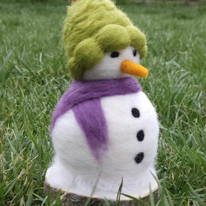 Handmade Needle-Felted Snowman – Cozy Winter Decor & Gift - Seasonal Decor - Ornament