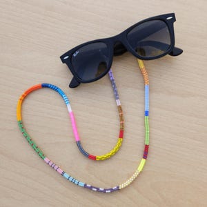 Chaîne de lunettes en perles colorées : lanière de lunettes de soleil en verre tchèque - Lanière de lunettes fait main - Accessoire pour lunettes coloré