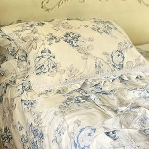Shabby Chic Floral Duvet Cover Set: Ruffled Lace Cotton Bedding