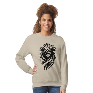 Cozy Highland Cow Sweatshirt: Soft Cotton-Blend, Animal Lover Gift