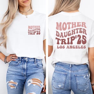 カスタム母娘旅行シャツ、カスタム旅行場所Tシャツ、母の日ギフト、お母さんの誕生日ギフトTシャツ、女の子の週末シャツ、家族旅行Tシャツ