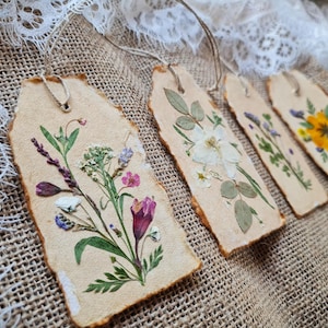 Anhänger 3er/4er Set echte gepresste Blüten, handgemacht– Platzkarten Geschenkanhänger 9,5x4,5cm Gastgeschenke Boho Geburtstag Hochzeit