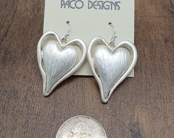 Boucles d'oreilles argentées en forme de cœur épais