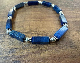 Pulsera de cuentas de plata de ley con piedra de lapislázuli azul