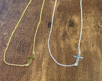 Collier croix connectée