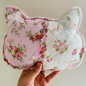 Quilted Cat Face Pillow Gift for Cat Lovers Hanging Patchwork Accent Pillow