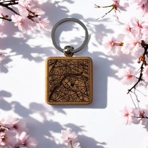 Porte-clé personnalisé avec lieu en bois carré, gravure unique d’un endroit, cadeau idéal couple, amitié ou mariage