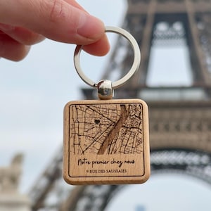Gepersonaliseerde houten sleutelhanger met kaart en tekst, unieke gravure van een belangrijke plaats, ideaal Valentijnsdagcadeau, koppel of bruiloft