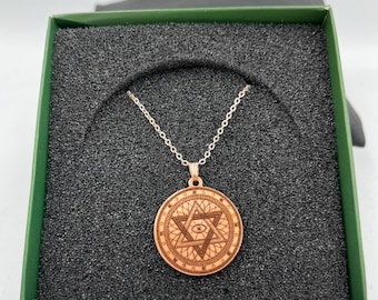 Handgemaakte koperen amuletketting, mystieke zonsymboolhanger, geometrische talismansieraden, lasergegraveerde koperen hanger, ruwe koperen ketting