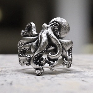 Gothic Octopus Tentacle Ring, Sterling Silver Marine Jewelry, Unique Ocean-Inspired Statement Ring, Handmade Jewelry for Ocean Lovers