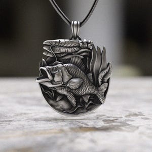 バスフィッシュネックレス 925 スターリングシルバー 水中シーンペンダント 酸化湖魚ジュエリー 自然愛好家ギフト 漁師プレゼント