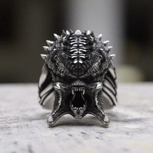 Predator-Inspired Skull Ring 925 Sterling Silver Oxidized Jewelry for Men, Unique Gothic Alien Design
