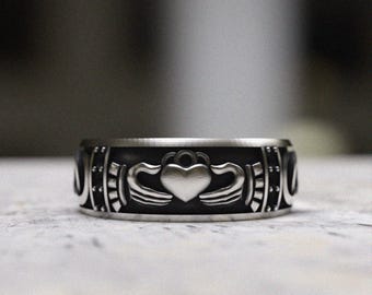 メンズ スターリングシルバー クラダリング、アイルランド製結婚指輪