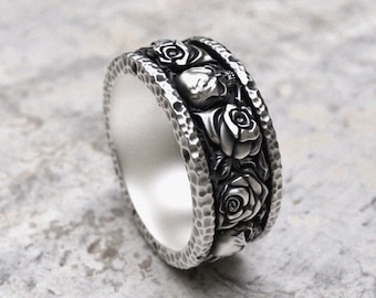 Skull and Roses Ring 925 Sterling Silver - Gothic Wedding Band Hammered Edge Black Rose Biker Ring Alternative Band