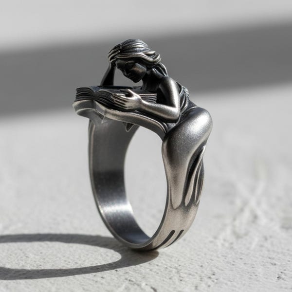 Ring „Lesende Frau“ aus 925er Sterlingsilber, oxidierter Ring für Bücherliebhaber, handgefertigter Literaturschmuck