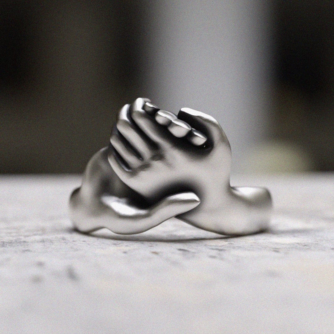 Interlocking Holding Hands Ring in 925