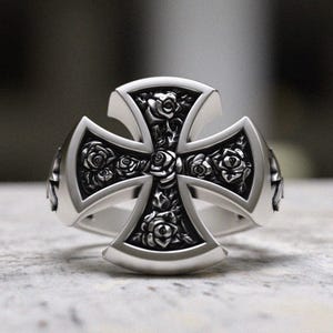 マルタ十字リング 925 スターリングシルバー - 中世の騎士テンプル騎士団にインスパイアされたローズ柄ステートメントリング 歴史的デザイン