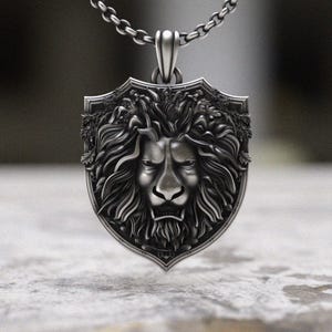 ライオンシールドペンダントネックレス スターリングシルバー 925 | メンズライオンヘッドジュエリー | ハンドメイド中世シールドペンダント | 彼への誕生日プレゼント