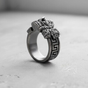 Aztekisk krigarring | Oxiderat silver | Tribal maskdesign | Handgjorda smycken | Statementring bild 4