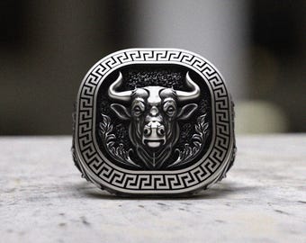 スターリングシルバー 名刺入れ 牛の頭部装飾 スターリングシルバー製シグネットブルリング：ギリシャ風装飾、牡牛座