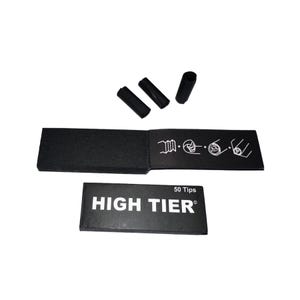 Puede incluir: Un paquete de 50 puntas de cigarrillo negras con el nombre de la marca "HIGH TIER" impreso en la parte delantera. El paquete está abierto y muestra las puntas en el interior.
