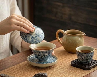 Zestaw Gaiwan z porcelany w kolorze niebiesko-białym z motywem kwiatowym: ręcznie malowana ceramiczna waza do herbaty ze spodkiem