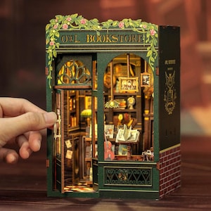 Book Nook – Owl Bookstore | Miniatur-Buchladen | Bücherregal Deko | DIY Kit