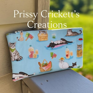Stylish & practical, Cat-Themed Zipper Pouch is a must-have for cat lovers. Ideal for organizing essentials with a touch of feline charm.