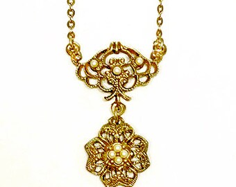Collar vintage de la marca 1928 Collar con colgante en tono dorado y perla sintética pequeña Collar de la marca 1928