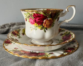 【英国ビンテージ】ロイヤルアルバート★オールドカントリーローズ★トリオ➕ワン ROYAL ALBERT - 【英国ビンテージ】ロイヤルアルバート☆オールド