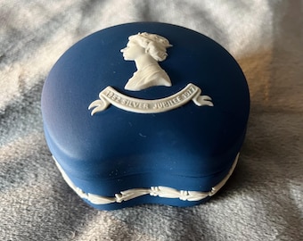 Vintage Wedgwood Queen Elizabeth II Silver Jubilee Portland Blue Jasperware Trinket Dish