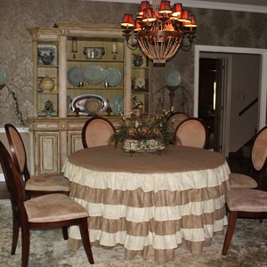 Burlap Ruffled Tablecloth image 5