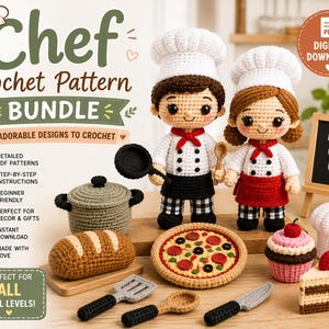 Puede incluir: Un paquete de patrones de ganchillo en descarga digital que incluye dos muñecos chefs amigurumi con gorros blancos, acompañados de alimentos tejidos como una olla, pan, pizza, cupcake, trozo de pastel, utensilios de cocina y una pizarra.