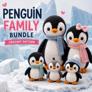 Puede incluir: Un conjunto de patrones de ganchillo con cinco pingüinos amigurumi de varios tamaños. Se muestra el texto PENGUIN FAMILY BUNDLE CROCHET PATTERN. Los pingüinos tienen cuerpos blancos y negros, picos naranjas y llevan bufandas, un gorro o un lazo.