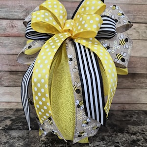 Bumblebee Wreath Bow
