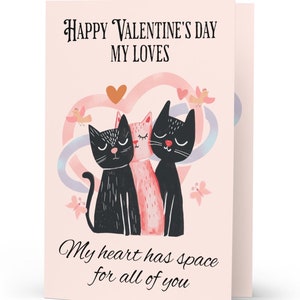 Op de afbeelding: Een roze Valentijnskaart met drie zwarte katten en de tekst "Happy Valentine's Day My Loves" en "My heart has space for all of you".
