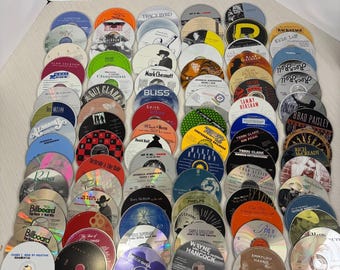 ランダムなバラ売りのCD90枚セット（様々なアーティスト、様々なジャンル、ケースなし）