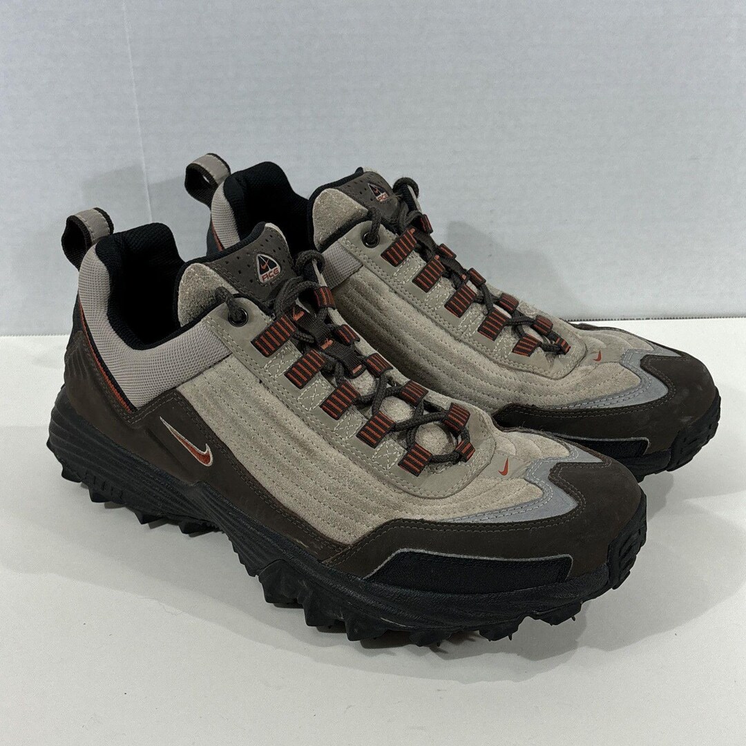 mens nike acg hiking boots