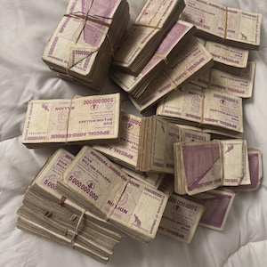 Lot of 1,000 (BRICK) 5 Billion Zimbabwe Agro Cheque, 2008, Circulated