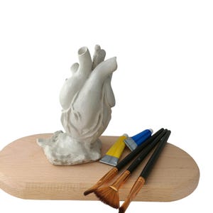 Scultura d&#39;autore da colorare. Primerizzata. 15 cm. Decorazione per la casa, regalo per la persona amata, regalo per San Valentino.