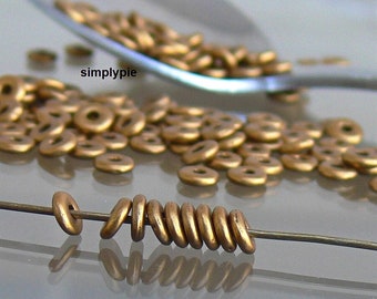 Cuentas de vidrio checo OBead con acabado dorado envejecido mate en forma de rosquilla – 100 unidades #GR Suministros para la fabricación de joyas