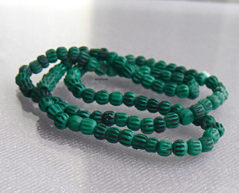 Green Black Corrugated Bone Beads Strand 110b