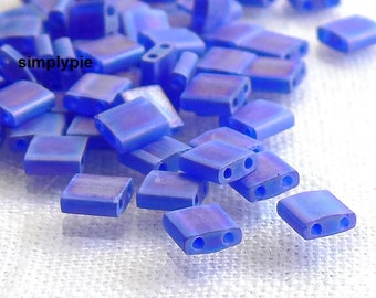 Cuentas de vidrio TILA Matte Rainbow Cobalt de dos orificios Miyuki 50 planas cuadradas de 5 mm